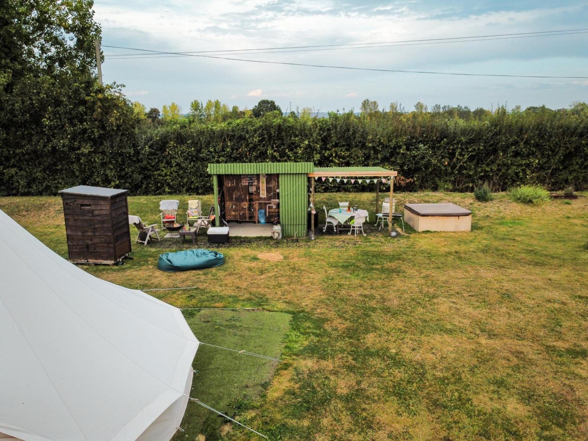 The Follies Glamping Hotel Maidstone Exterior photo