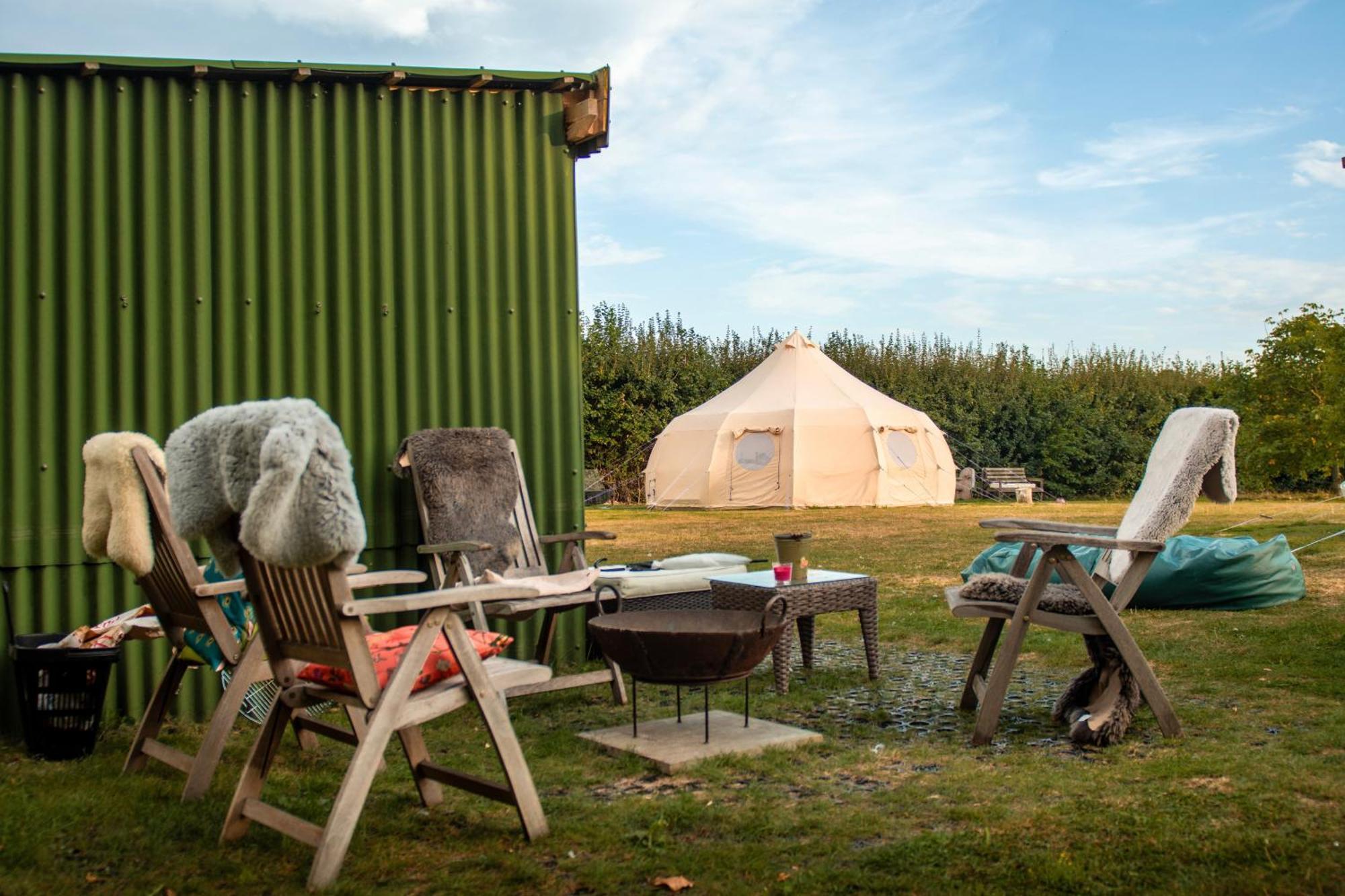The Follies Glamping Hotel Maidstone Exterior photo