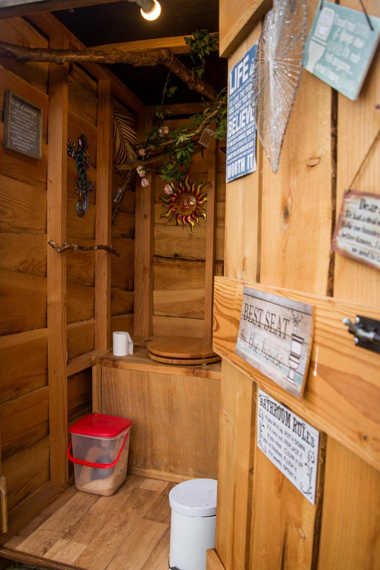 The Follies Glamping Hotel Maidstone Exterior photo