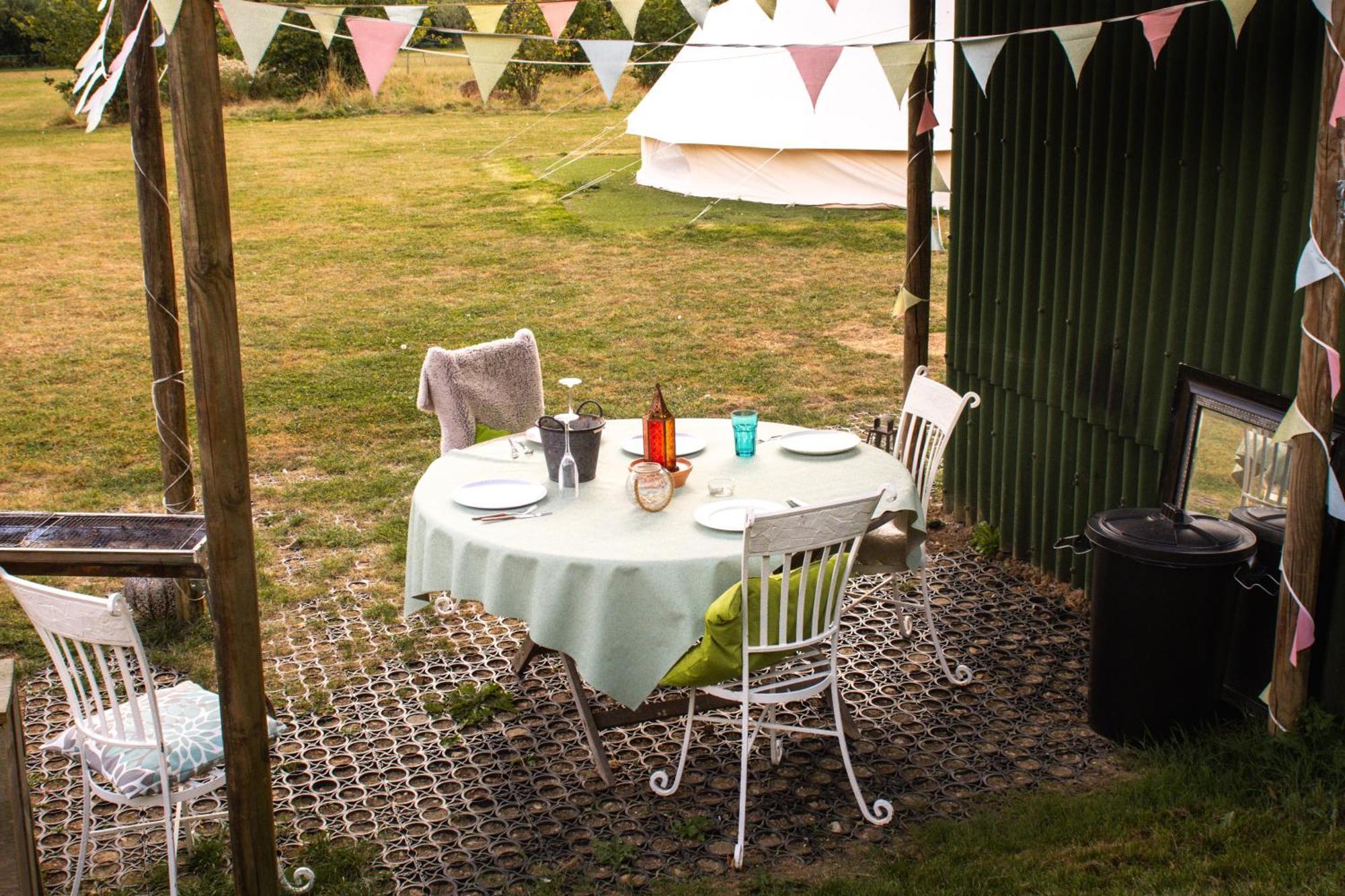 The Follies Glamping Hotel Maidstone Exterior photo