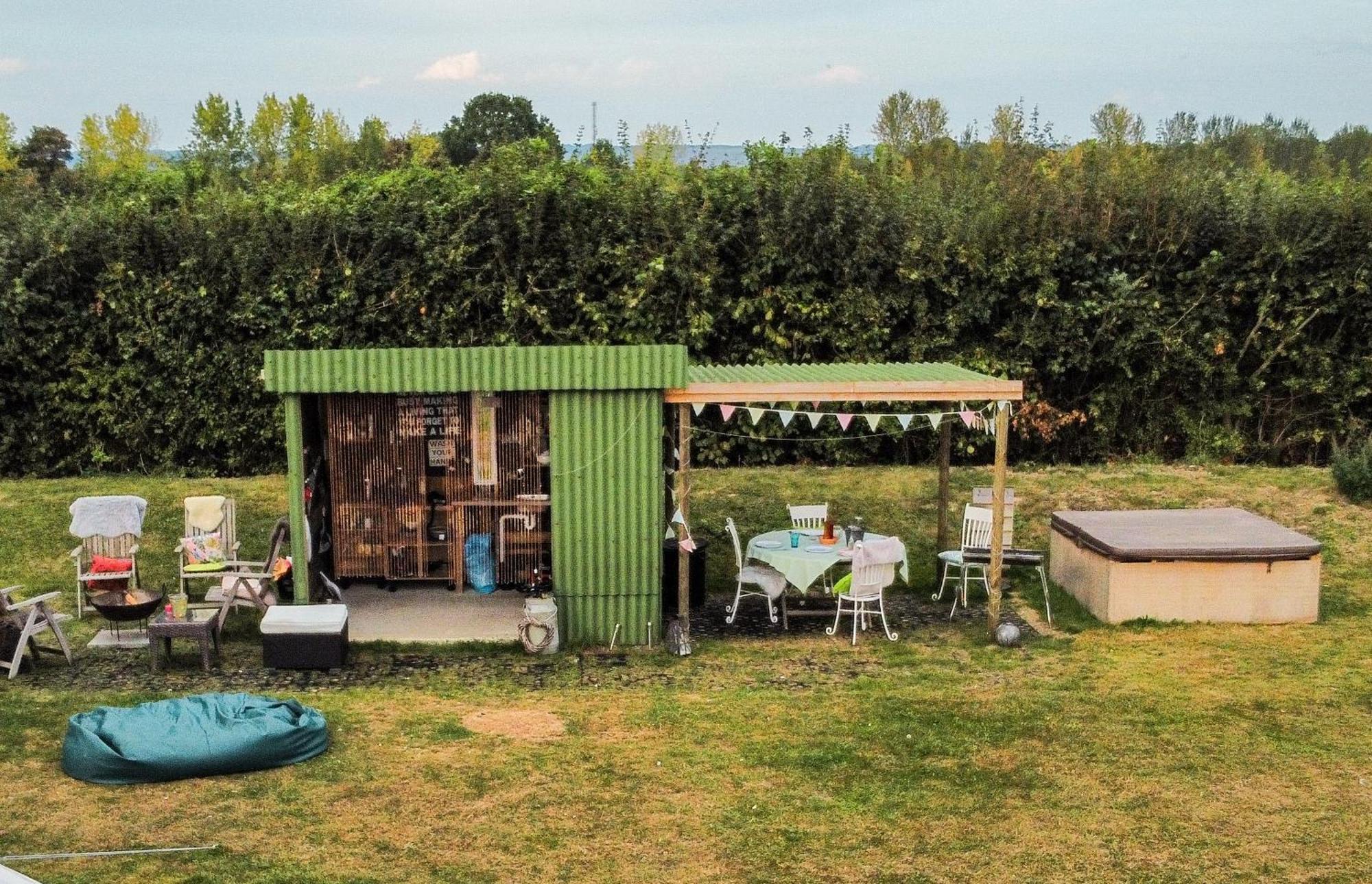 The Follies Glamping Hotel Maidstone Exterior photo