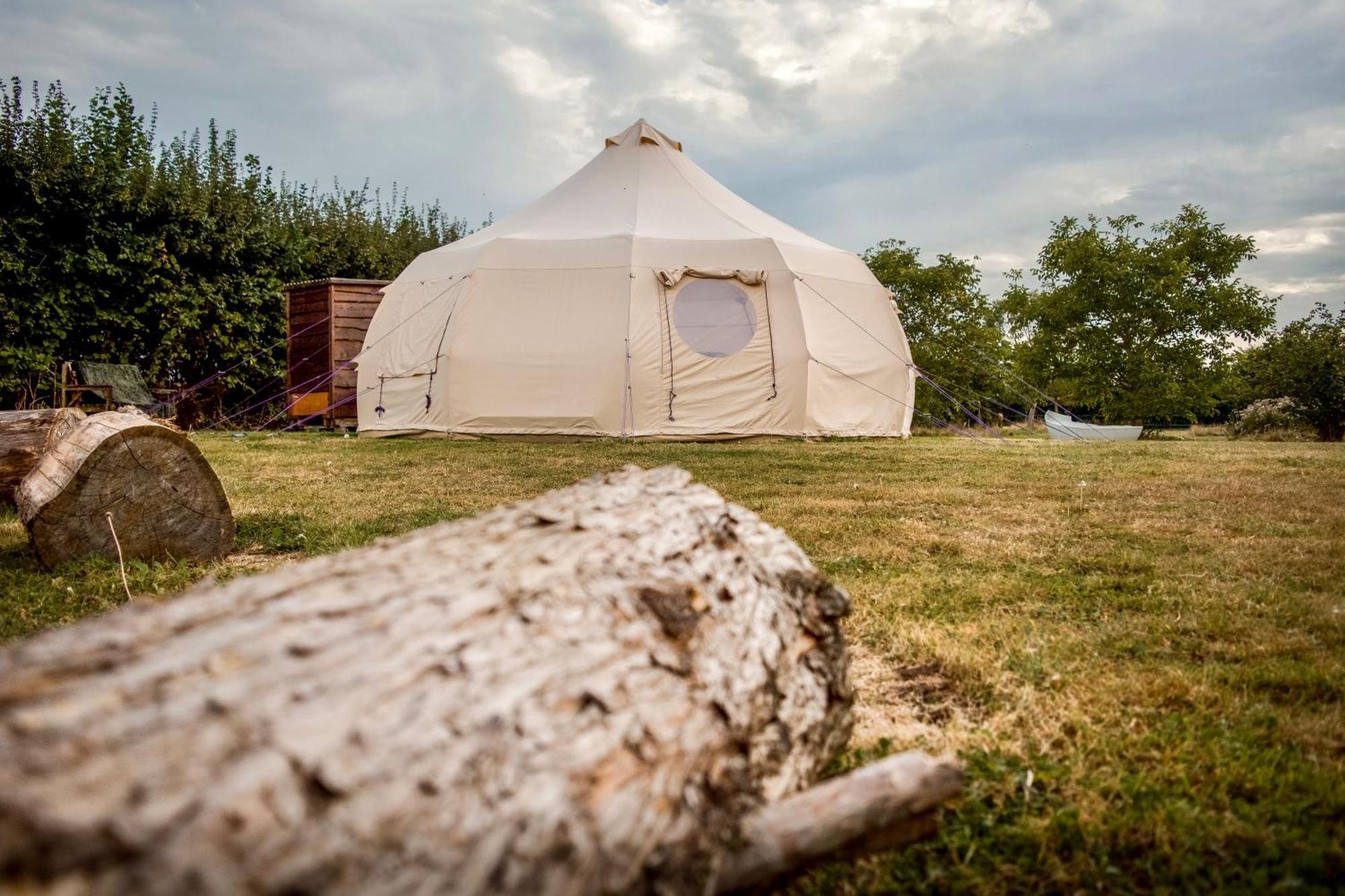 The Follies Glamping Hotel Maidstone Exterior photo