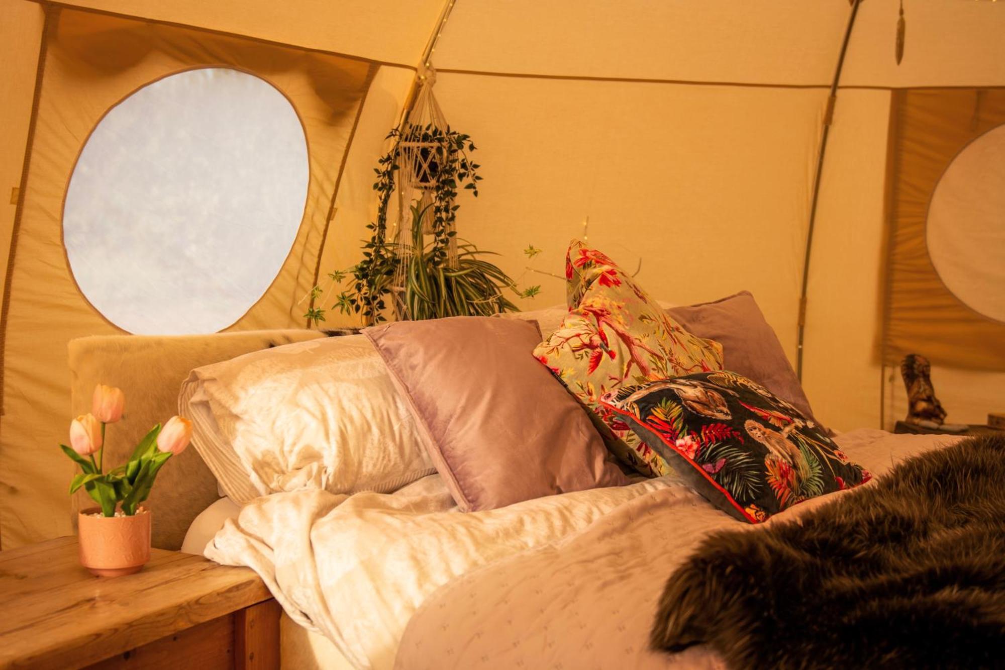 The Follies Glamping Hotel Maidstone Exterior photo