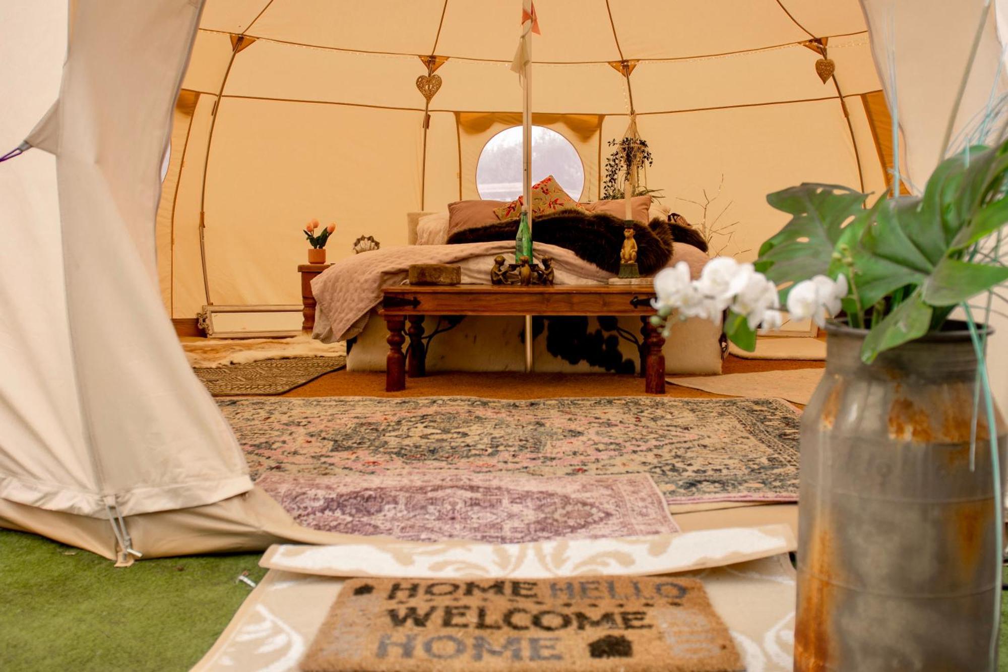 The Follies Glamping Hotel Maidstone Exterior photo