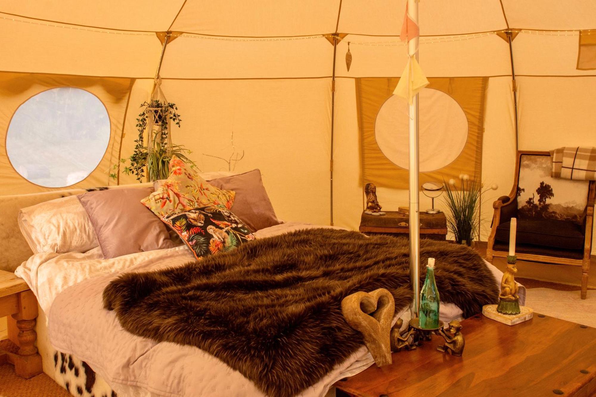 The Follies Glamping Hotel Maidstone Exterior photo