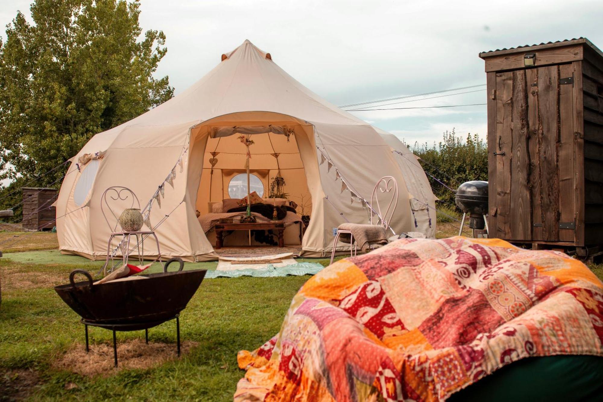 The Follies Glamping Hotel Maidstone Exterior photo