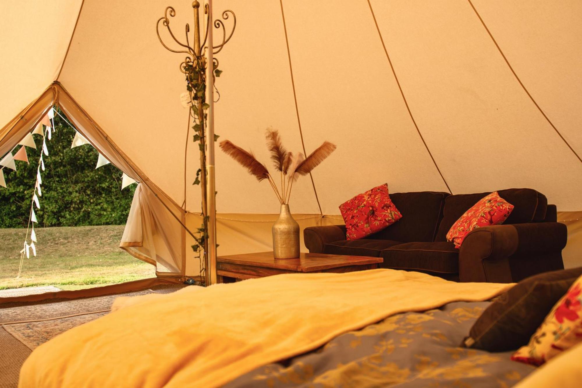The Follies Glamping Hotel Maidstone Exterior photo