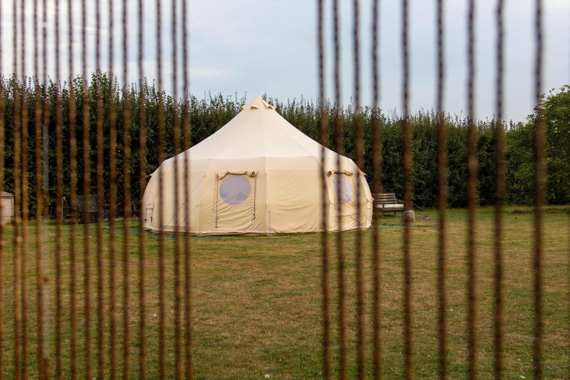 The Follies Glamping Hotel Maidstone Exterior photo
